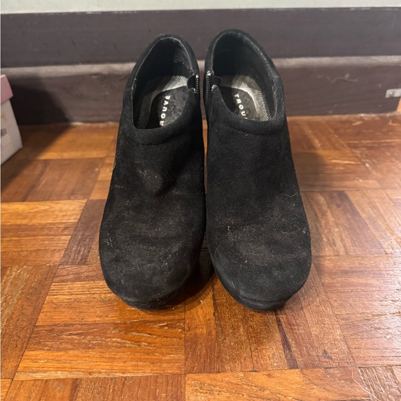 Trouvè Black Ankle Booties - Picture 2 of 4